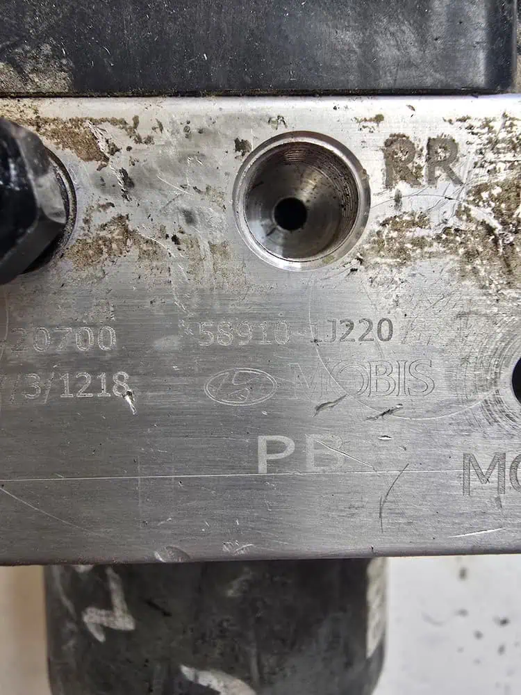 Centralina Pompa ABS Hyundai i20 - 589101J220