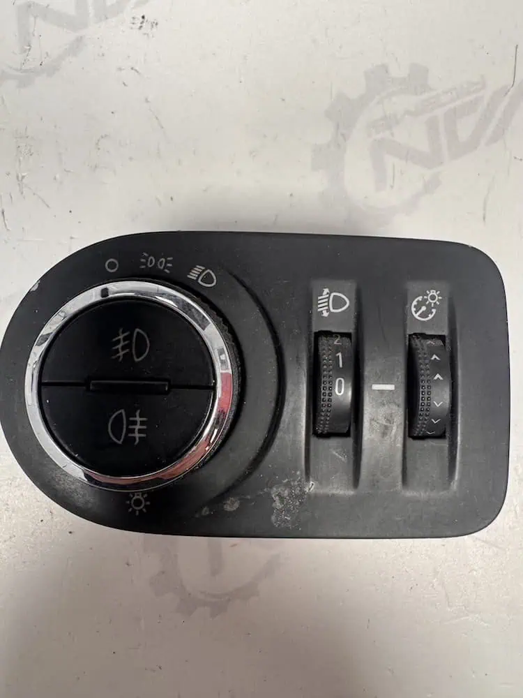 13310331-1 Interruttore Luci Opel Corsa D 1.3 CDTi (55kw) - 13310331