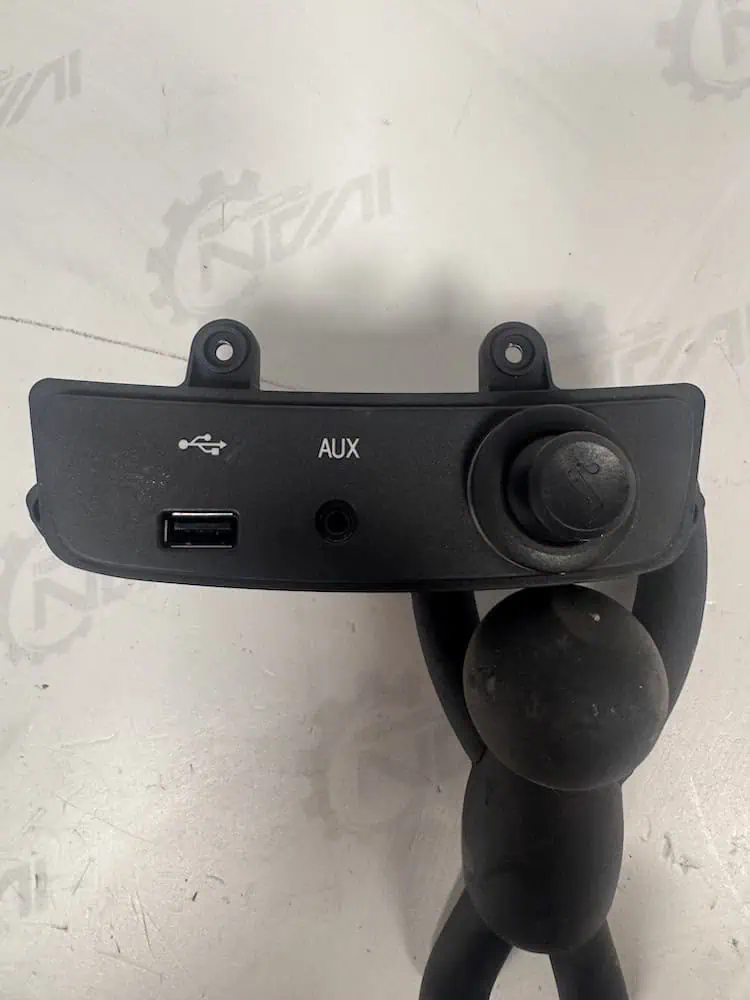 Presa Ingresso AUX/USB SsangYong Korando 2.0 e-XDi - 202008944