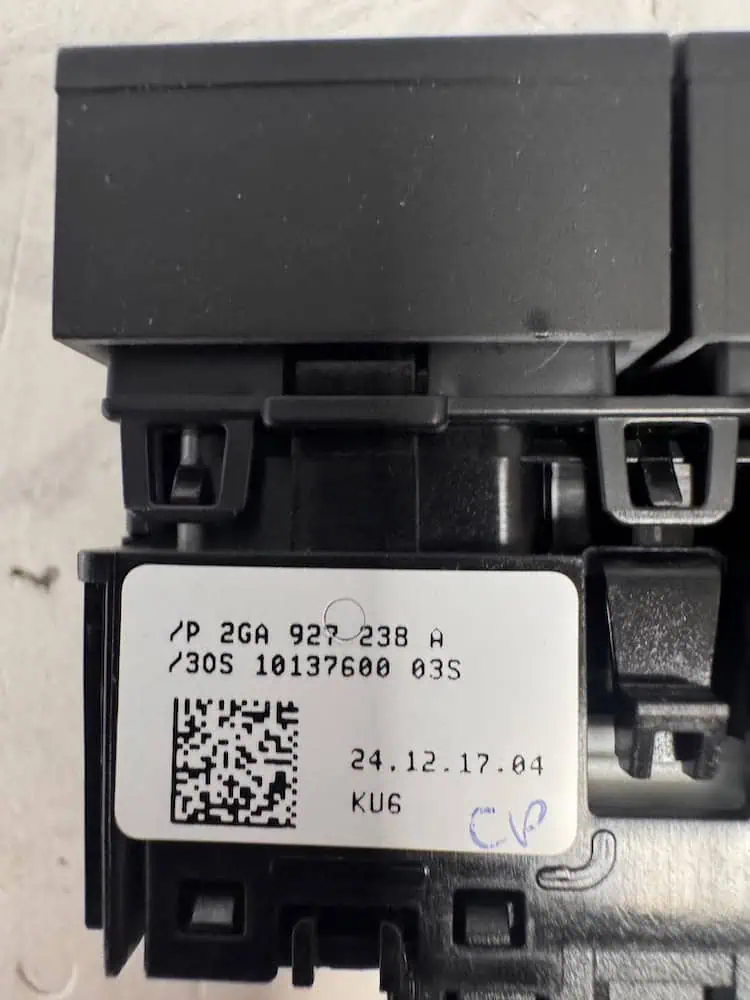 2GA927238A-2 Pulsante Sensori Parcheggio Volkswagen T-Roc 1.6 TDI (85kw) - 2GA927238A