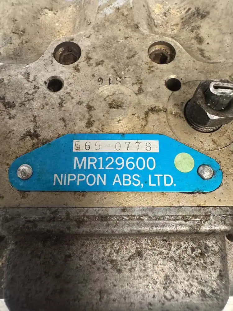 MR129600-2 Centralina Pompa ABS Mitsubishi Pajero 3.5 V6 24V (153kw) - MR129600