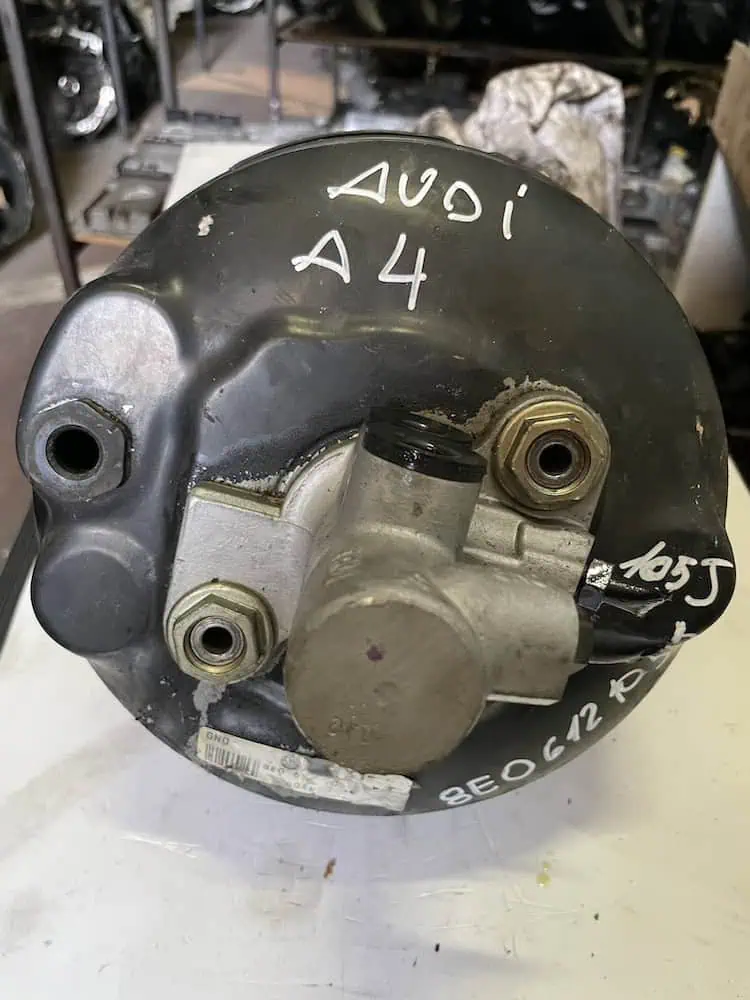 Servofreno Audi A4 1.9 TDi (96kw) - 8E0612105J