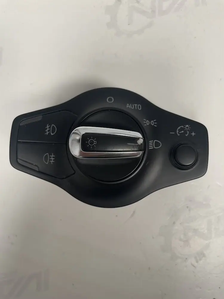 Interruttore Luci Audi A4 2.0 16V TDI (105kw) - 8K0941531G