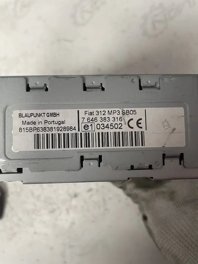 7646383316-2 Autoradio Fiat 500 1.3 MJT (55kw) – 7646383316