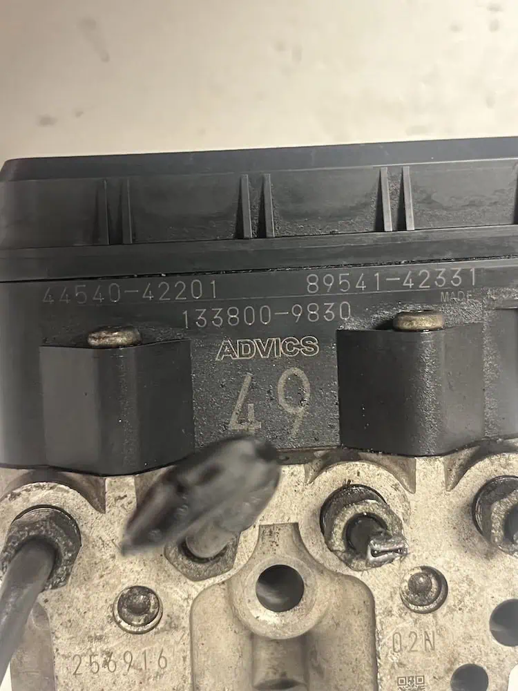 4454042201-2 Centralina Pompa ABS Toyota Rav4 2.0 4WD (05-14) – 4454042201