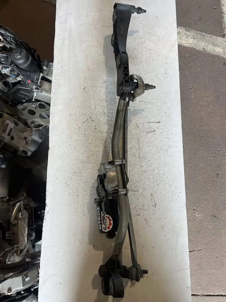 698747501-1 Motorino Tergicristallo Anteriore Bmw Serie 5 530d (05-07) – 698747501