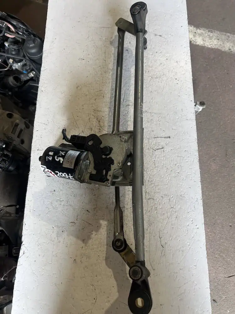 704657002-1 Motorino Tergicristallo Anteriore Bmw X5 3.0d (99-06) – 704657002