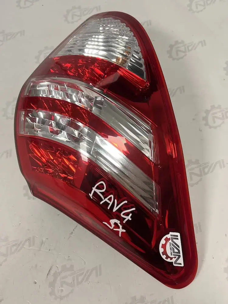 8156142120-1 Stop/Fanale Posteriore SX Toyota Rav4 2.2 D-4D (10-13) - 8156142120