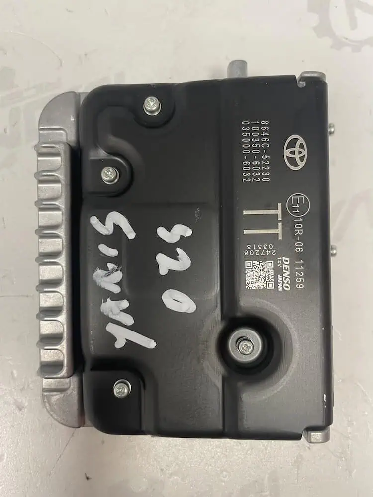 Telecamera Frontale Parabrezza Toyota Yaris 1.5 Hybrid (2020 >) – 8646C52230